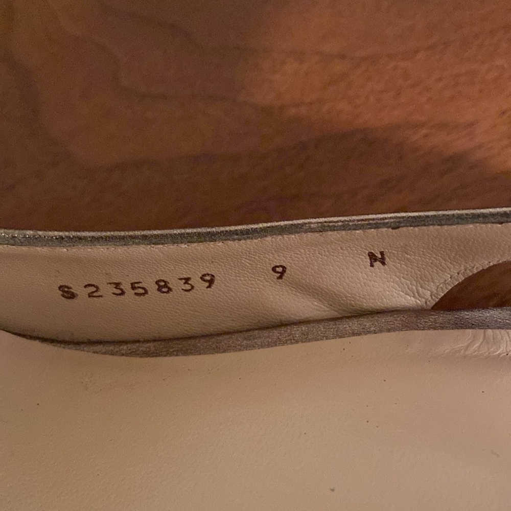 Stuart Weitzman - Picture 12 of 15